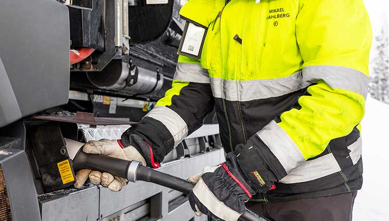 300 kilometres running on electricity in polar climate carrying 14 tonnes of iron ore