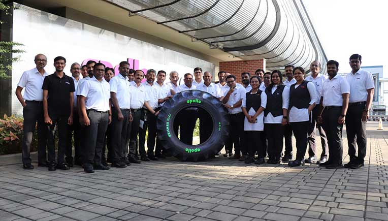 R&D team with the tyre