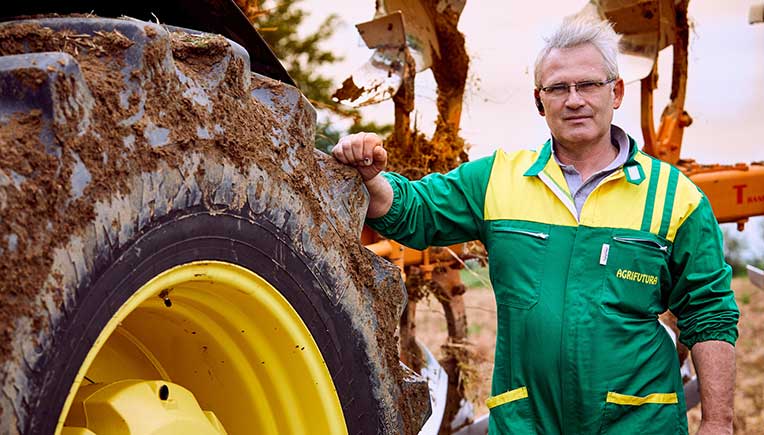 CV Feature-Italian farmer recounts experience with BKT tyres 