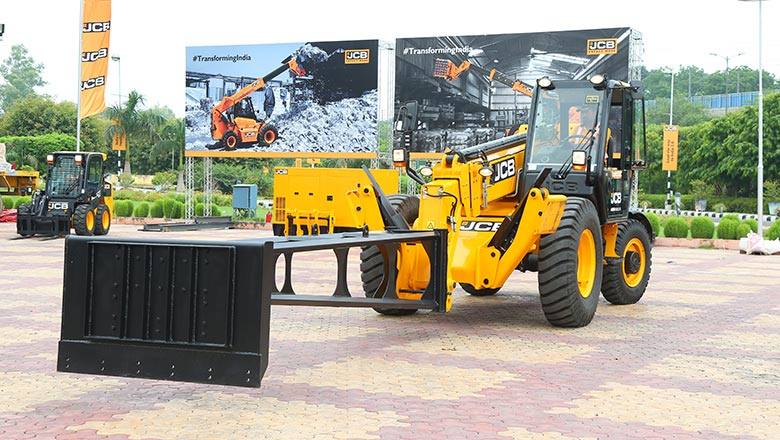JCB  showcased its telehandlers, skid steer loaders and super loaders in New Delhi