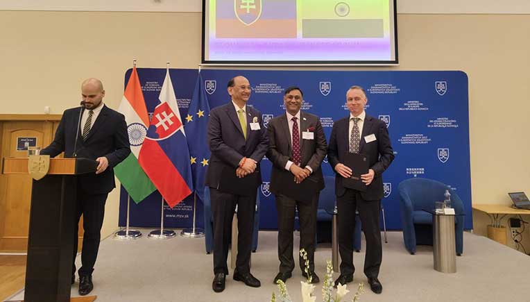 The-first-ever-Defence-MoU-between-India-and-Slovakia