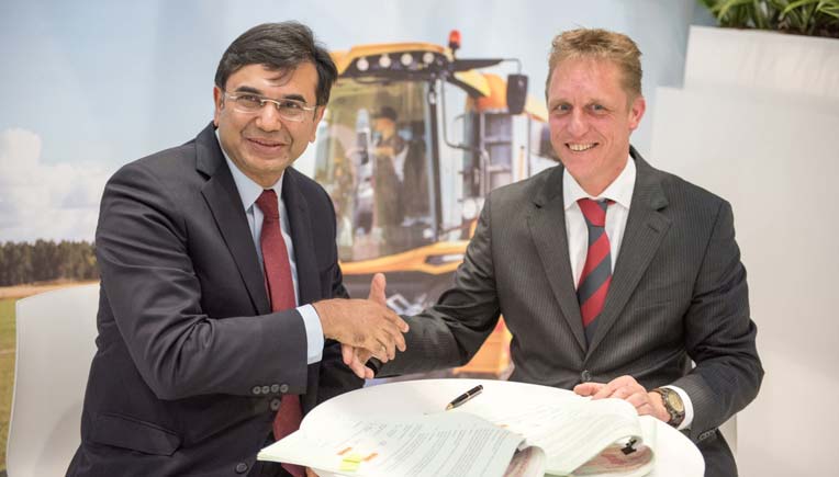 Rajesh Jejurikar, President, Farm Equipment Sector, Mahindra & Mahindra Ltd. and René Boeijenga, CEO, Dewulf 