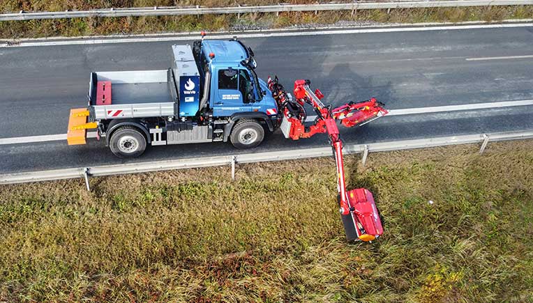 Mercedes Unimog prototype tested with hydrogen combustion engine