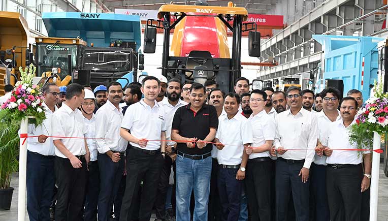 Deepak-Garg,-VC-&-MD-Sany-India-alongwith-senior-management-at-launch-of-SSR110-C10-PRO