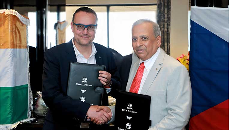 Petr Novotny, CEO and Chairman of the Board of Directors of Skoda Group with Mr. Arvind Goel, Vice-Chairman, Tata AutoComp