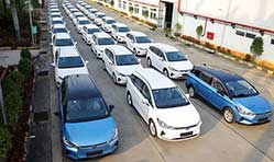 BYD India hands over first batch of e6 electric vehicles