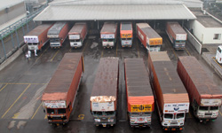 CV industry to de-grow 19.7pc in 2014-15: ICRA