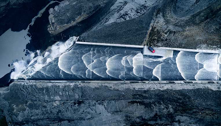 Dam it! The New Range Rover Sport proves its mettle once again! 