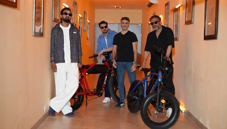 EXELmoto unveils commercial division with Delhivery association