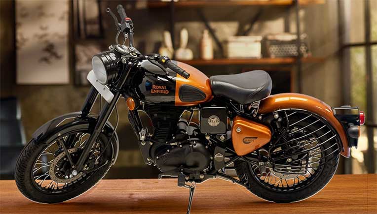 Royal Enfield apparel expands 1:3 Scale model collection with two new colours