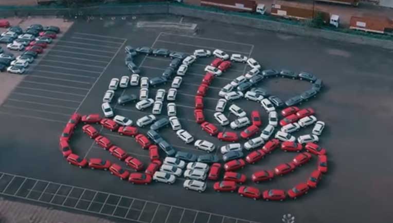 Jeep Compass SUVs form a sacrosanct chain for Lord Ganesha