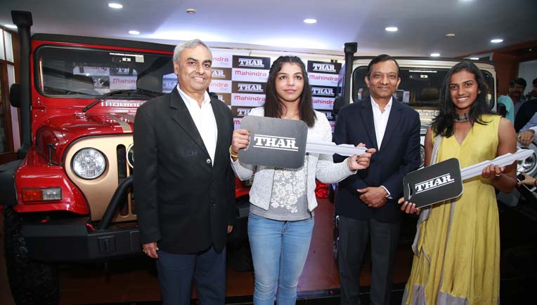 (L-R) Pravin Shah, Sakshi Malik, Dr Pawan Goenka, PV Sindhu