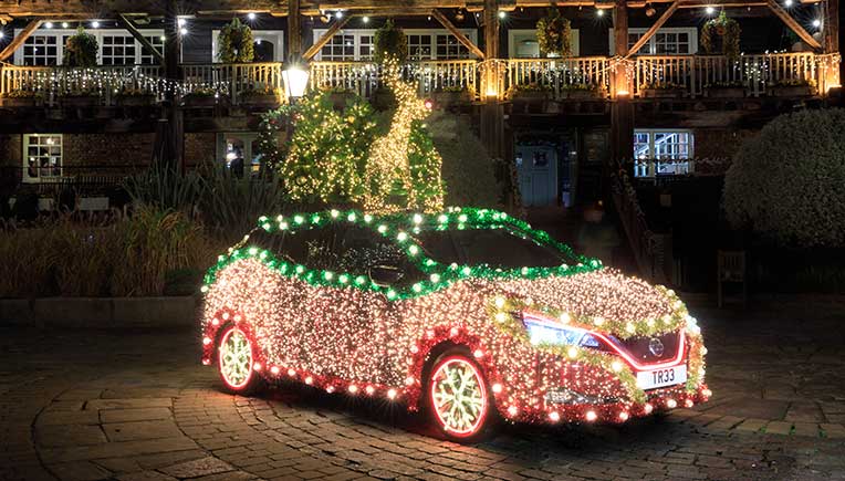 Nissan Leaf becomes sparkling Nissan Christmas Tree