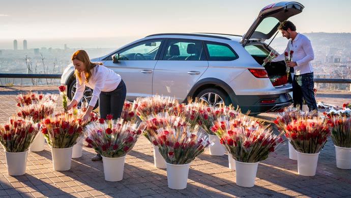 SEAT came up with the perfect way to pay tribute to its birthplace in the Catalan capital during one of its most significant festive events.