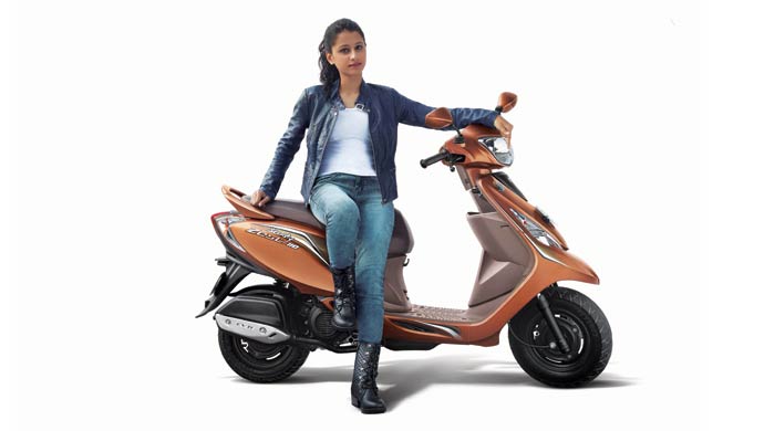 Ms. Anam Hashim rode the TVS Scooty Zest 110 to Khardung La in August 2015