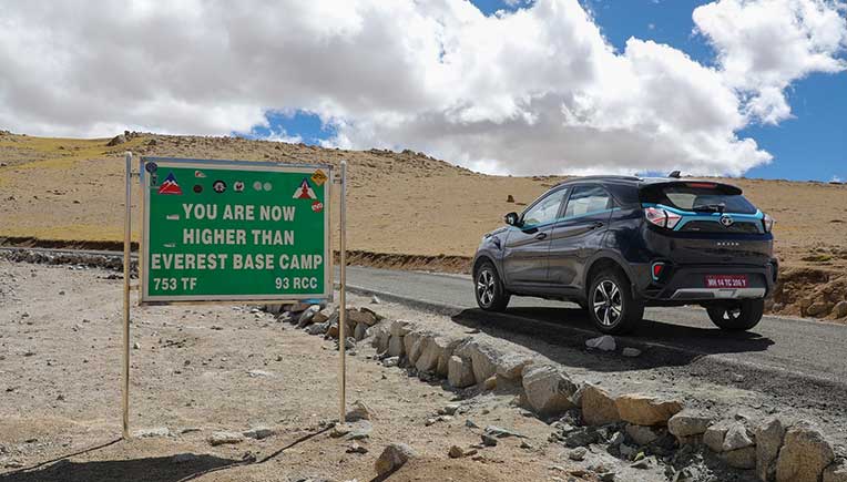 Tata Nexon EV Max 1st electric car to reach world’s highest motorable road - Umling La