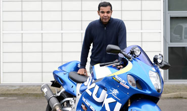 Bike Trac supports an Indian on his Hayabusa