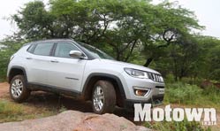 Jeep Compass: Besides driving, let's look for Easter eggs and have some fun! 