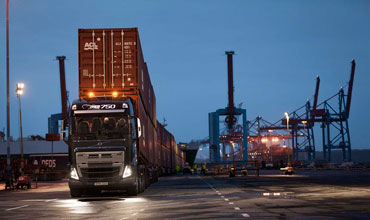 Volvo truck manages to pull 750 tonnes from standstill