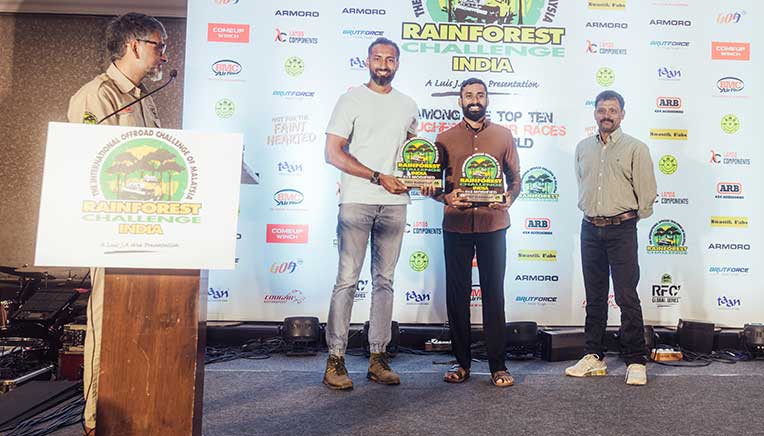 Shehinsha-TP-(2nd-from-left)-and-co-driver-Muhammed-Nabeel-(2nd-from-right)-with-their-trophies-as-the-first-runners-up-under-the-4x4-Modified-category IMAGE COURTESY COUGAR MOTORSPORT