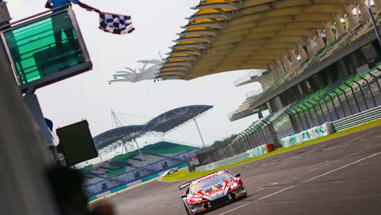 Local driver Afiq Yazid and Japanese teammate Toshiyuki Ochiai winning the race