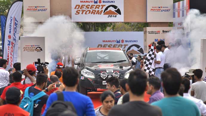 An enthusiastic crowd at the flag off