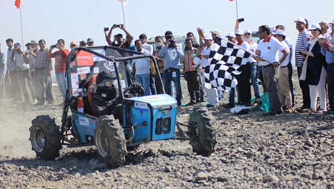 Dr. Pawan Goenka from Mahindra & Mahindra waving the chequered flag 