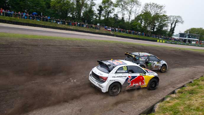 Rallycross race in progress